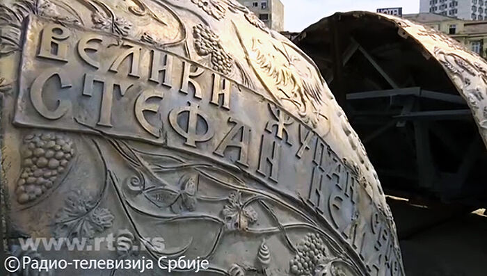 В БЕЛГРАДЕ НАЧАЛСЯ МОНТАЖ ПАМЯТНИКА СВ. СТЕФАНУ НЕМАНЕ