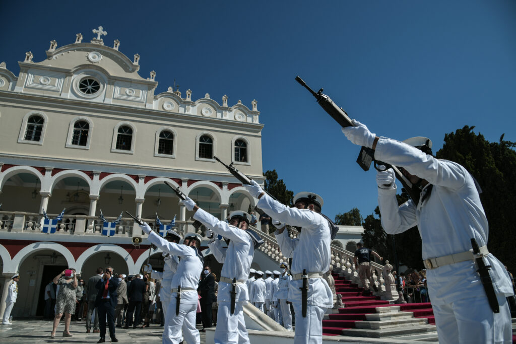 Οι ένοπλες δυνάμεις τιμούν την Παναγία