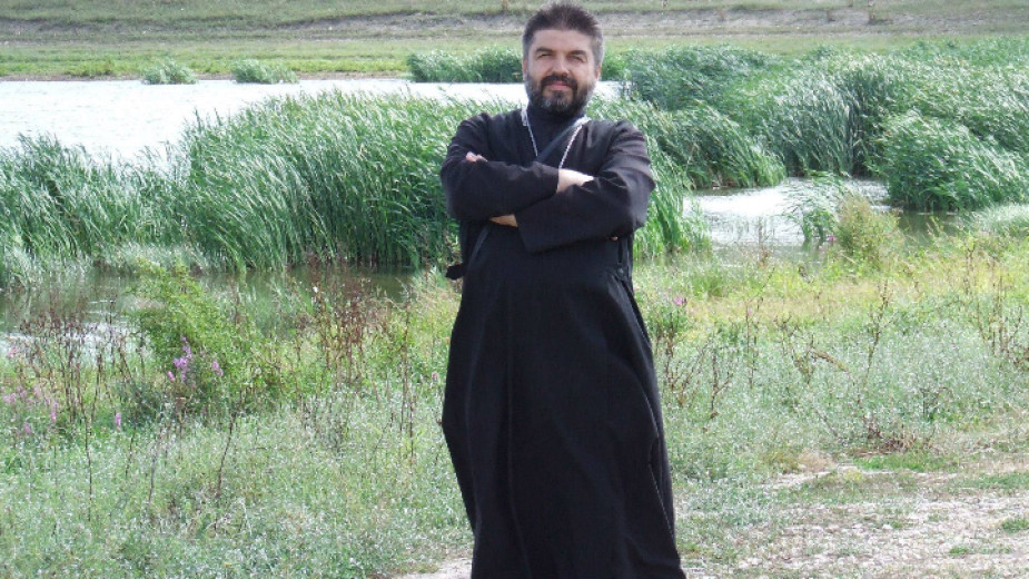 Отец Силвестър Янакиев: Не трябва да е шокиращо, че свещеник влиза в политиката
