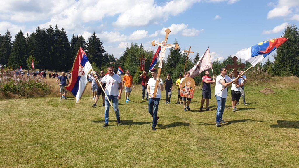 Величанствена ауто-литија за одбрану светиња од Београда до границе са Црном Гором