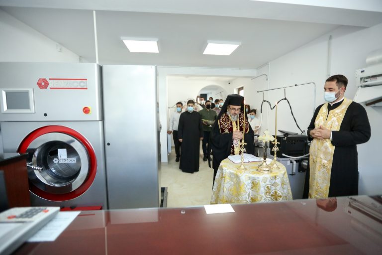 La Buzău a fost inaugurată o spălătorie de veşminte bisericeşti