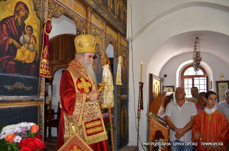 Митрополит Амфилохије у Цетињском манастиру: Хришћани се једино Богу живоме клањају