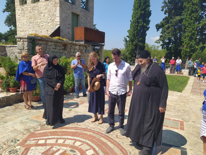 Принц Филип посjетио манастир Тврдош и Петропавлов манастир