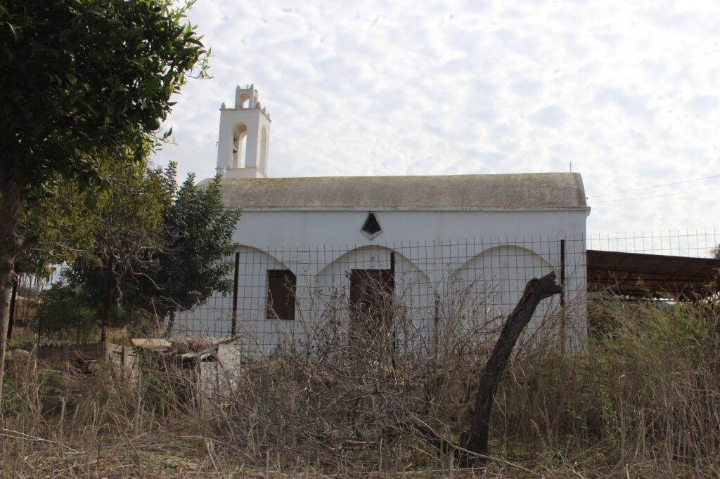 Εκκλησιασμός στην κατεχόμενη Αγία Τριάδα