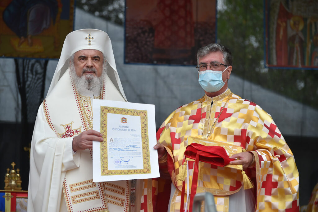 Patriarhul Daniel a sfințit Biserica „Acoperământul Maicii Domnului” din cartierul bucureștean Titan