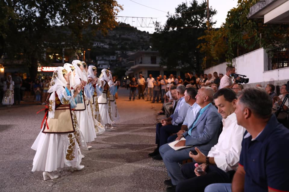 Ο πρόεδρος της Αλβανίας τίμησε τον Λευτέρη Μήλο στην Δερβιτσάνη (ΦΩΤΟ)