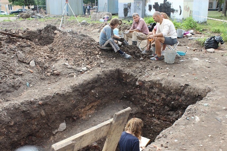 Фрагменты церкви XIV века раскопали археологи в Великом Новгороде