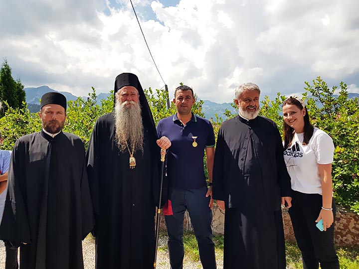 Одликован Вуко Вуковић, бивши полицајац из Будве: Они који су на путу Божјем не треба ничег да се боје, осим Бога