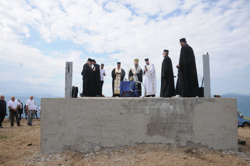 Крст на Столовима изнад Краљева