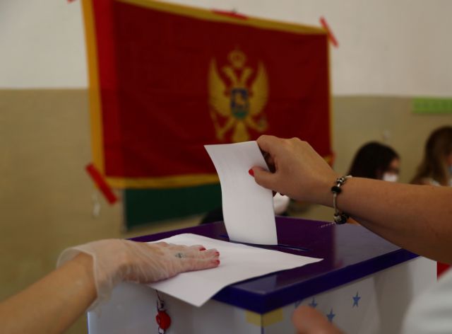 Μαυροβούνιο: «Το καθεστώς έπεσε»
