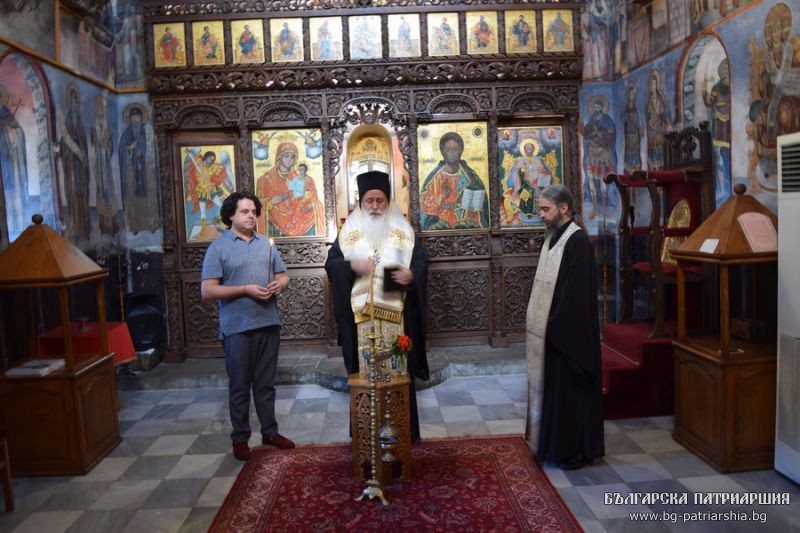 ОСВЕЩАВАНЕ НА РЕСТАВРИРАНИТЕ ИКОНИ В МАНАСТИРСКИЯ ХРАМ „СВЕТИ НИКОЛА” В БАЧКОВСКИЯ МАНАСТИР