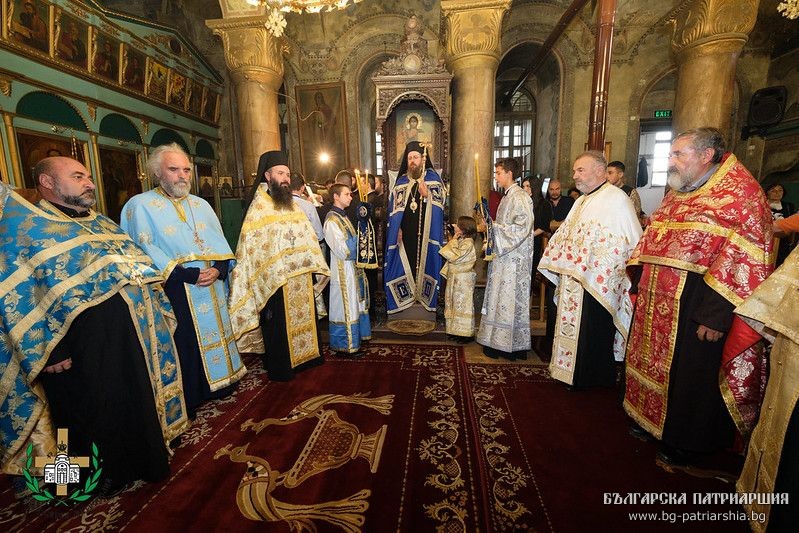 Молебен канон на Св. Богородица в Ихтиманска духовна околия