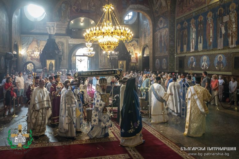 Опело на Пресвета Богородица бе отслужено в митрополитския катедрален храм „Св. вмчца Неделя“