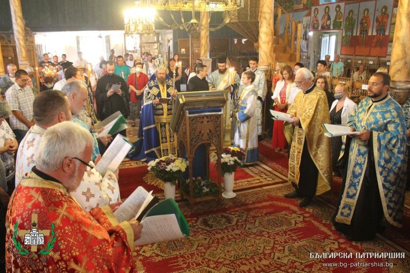 Молебен канон към Света Богородица в Самоковския митрополитски храм „Успение Богородично“