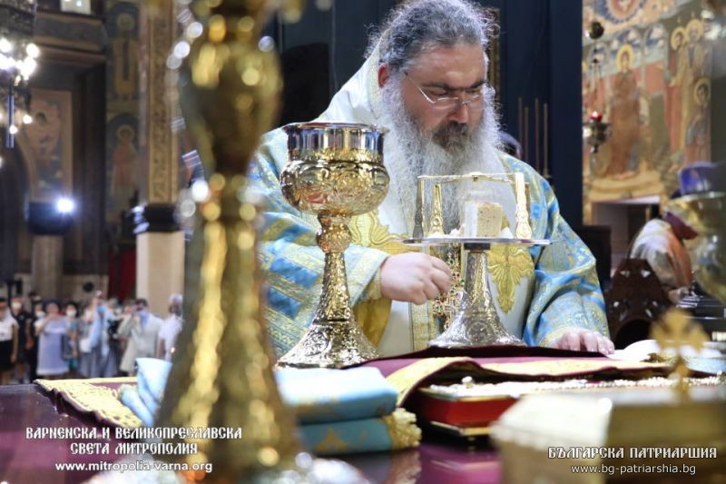 Варненци посрещнаха големия християнски празник Успение на Божията Майка