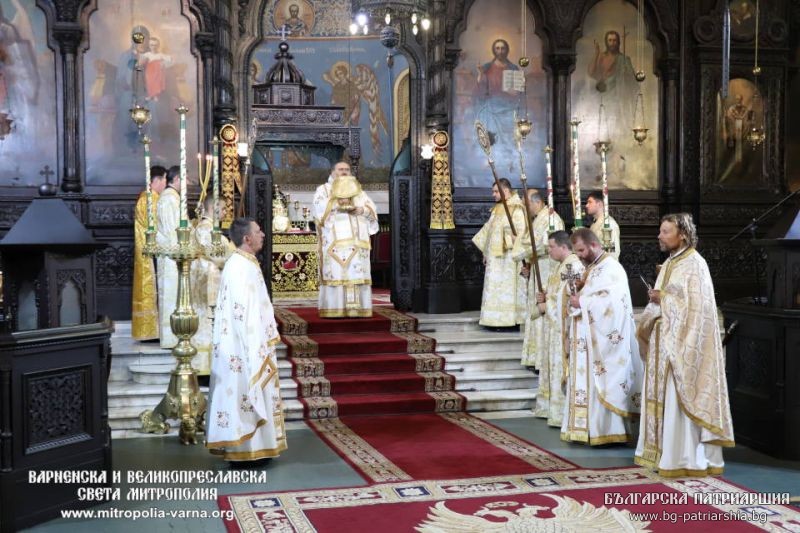 Архиерейско служение на празника Преображение Господне във Варна