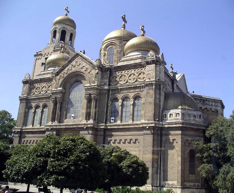 Започна ремонтът на Катедралния храм във Варна