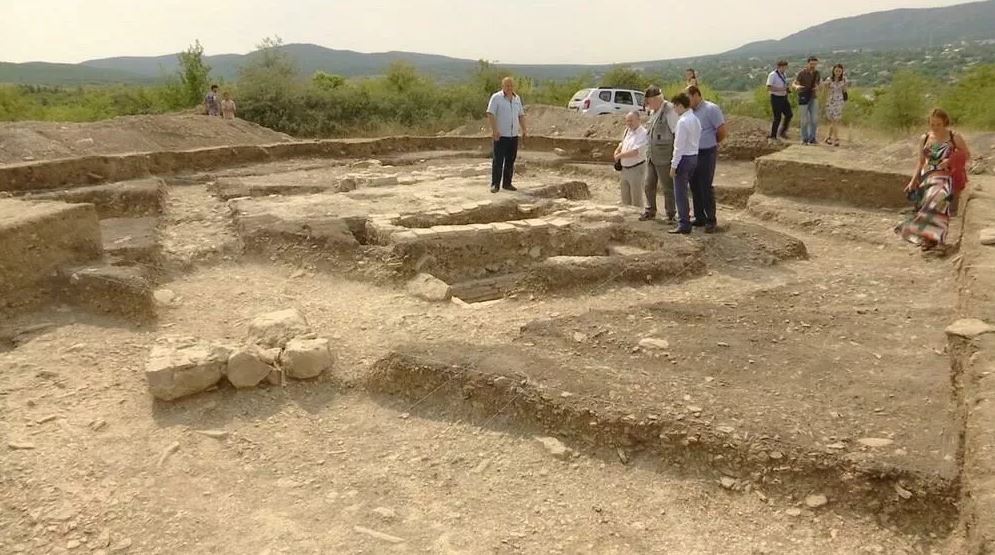 Византийский медальон найден на раскопках древнего княжества в Крыму