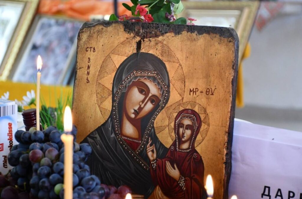 Осветен е храмът „Св. Успение Богородично“ в кубратското с. Медовене