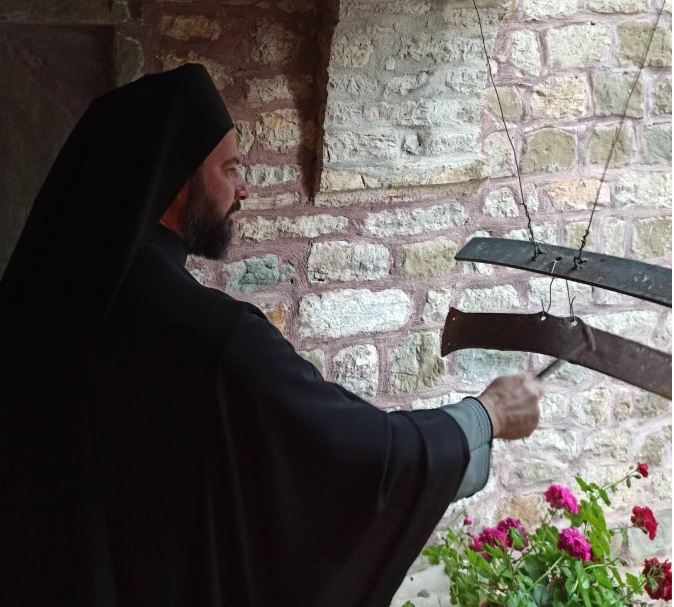 Ανακομιδή λειψάνων του Αγ. Αρσενίου στη Μονή Γενεσίου της Θεοτόκου Πετρίλου