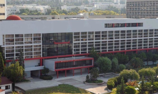 Σε χαμηλές πτήσεις και φέτος οι βάσεις στις Θεολογικές Σχολές