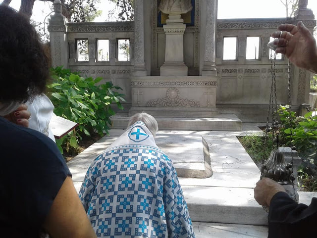 Τρισάγιο στον τάφο του Μ. Ευεργέτη Συμεών Σινιόσογλου