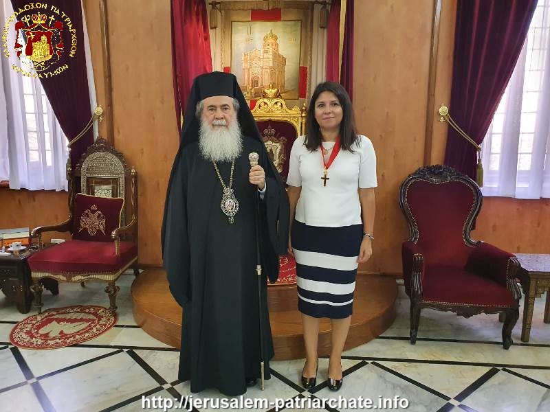 Ο Πατριάρχης Θεόφιλος τίμησε την απερχόμενη Πρόξενο