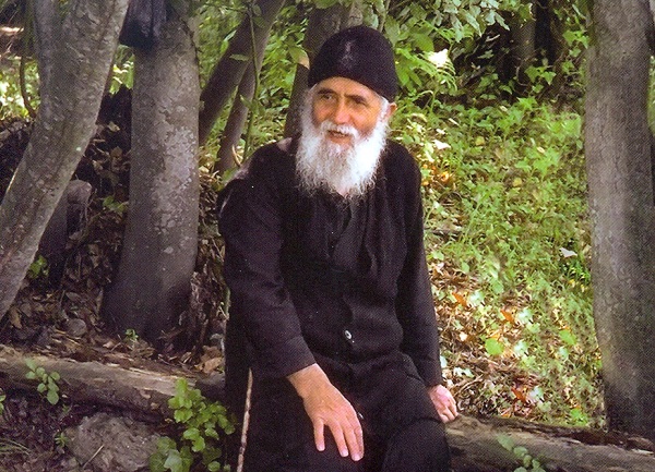Άγιος Παΐσιος: “H ευλογία γεννάει ευλογία”