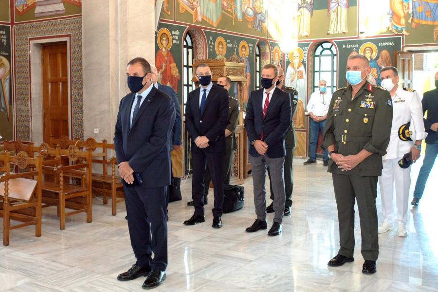 O υπ. Αμύνης στον Ι.Ν. Παναγίας Παντανάσσης στο  «Παπάγου»