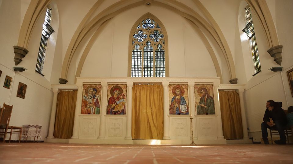 Българският храм в Хамбург с нов иконостас