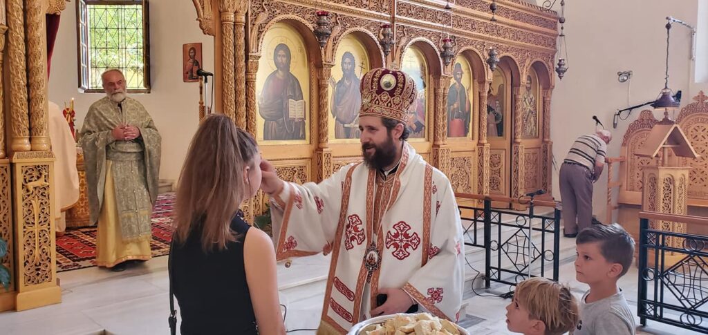 Episkop Asti duke bekuar edhe uruar fëmijët që do të nisin vitin e ri mësimor në shkollat e vendit tonë