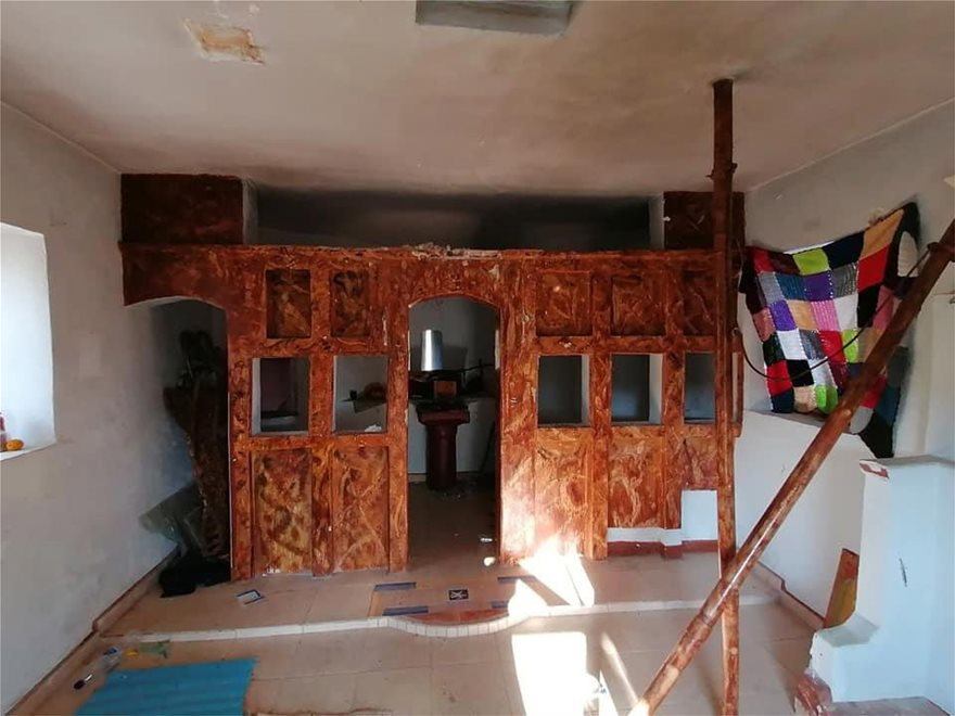 المهاجرون في اليونان يدمرون كنيسة القديس جورجيوس