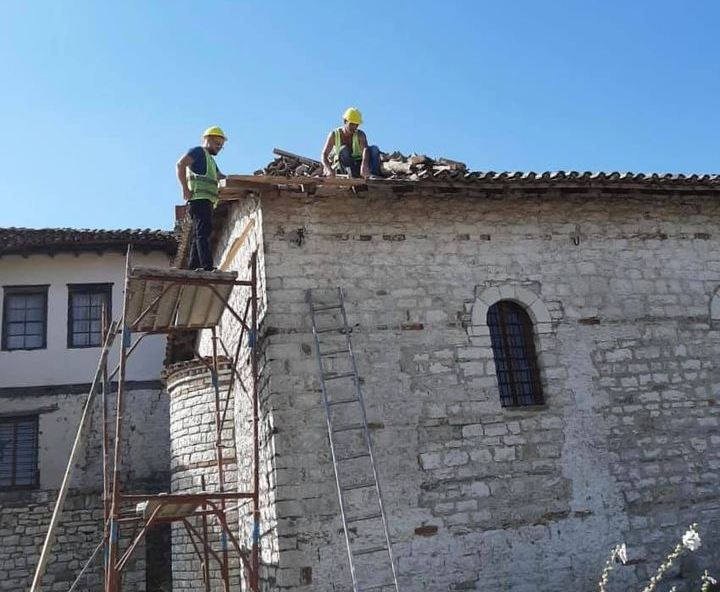 FOTO/ Berat, restaurohet kisha e Shën Sofisë monument kulture kategori e I në lagjen “Kala”