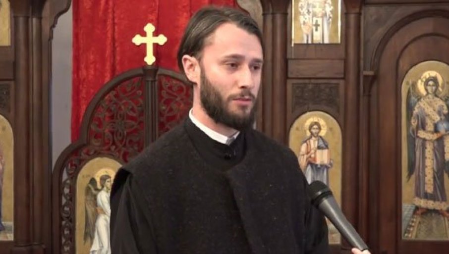 Изађи попе, ово је наша држава! Тежак инцидент у Рожајама – ДПС присталице опколиле цркву Ружицу и застрашивале свештеника са породицом