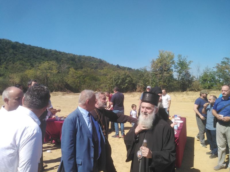 Патријарх освештао Крст за Манастир у изградњи у Винчи