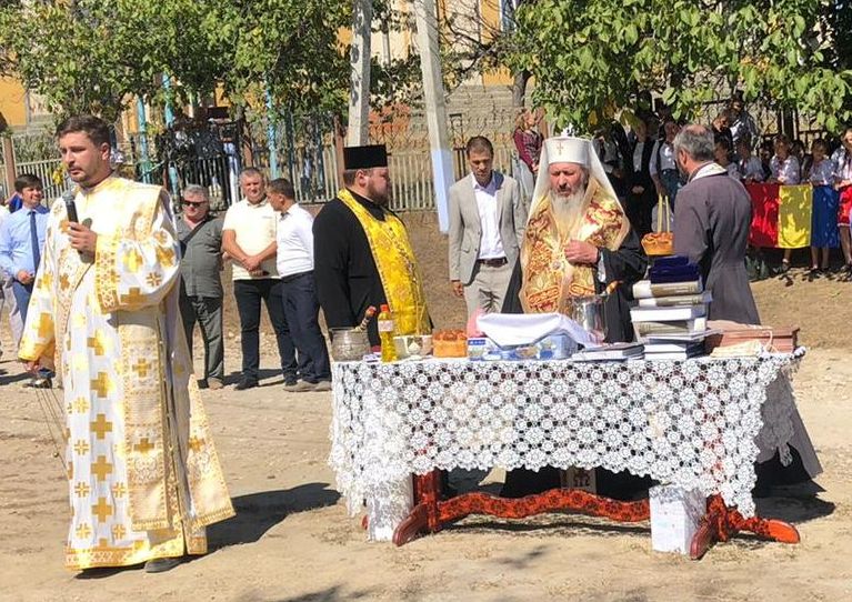 Verejeni, Rep. Moldova: Mitropolitul Basarabiei a inaugurat bustul reconstruit al Regelui Ferdinand