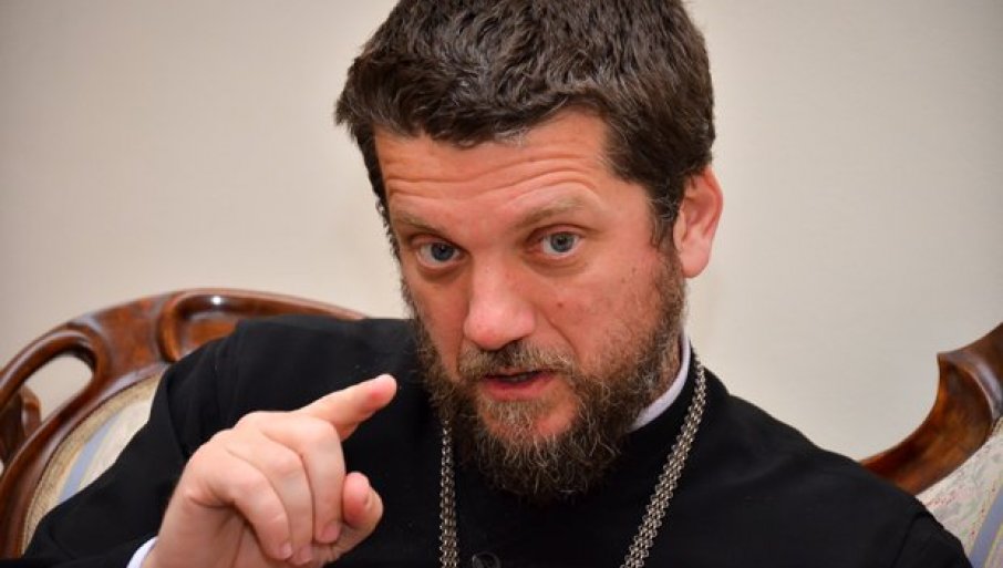 Отац Гојко Перовић за “Спутњик”: Немогућ је сценарио да се нешто преокрене — народ је промијенио власт (ВИДЕО)