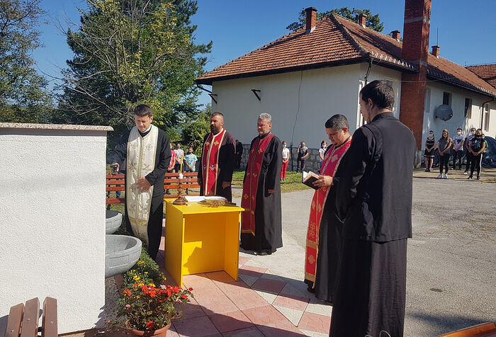 ОСВЕЋЕНА ЧЕСМА У ДВОРИШТУ ОШ „ЗДРАВКО ЈОВАНОВИЋ“ У ПОЋУТИ