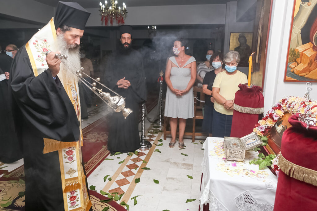 “Να μιμηθούμε τον Άγιο Νεκτάριο στην υπομονή”