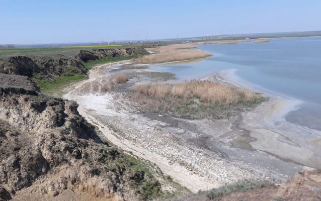 Au început operaţiunile de salvare a lacului Nuntaşi
