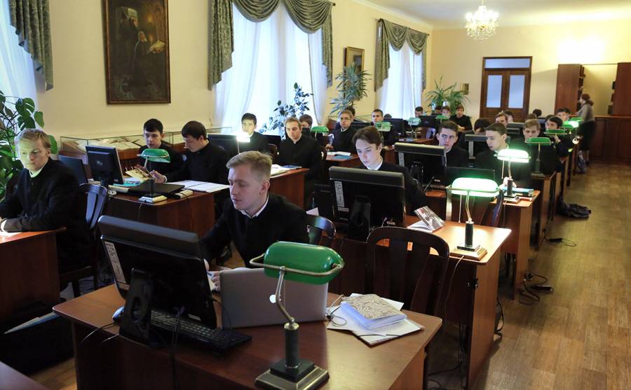 Духовните академии в Москва и Санкт Петербург са поставени под карантина