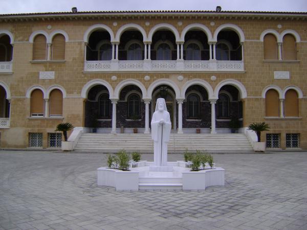 Η Αρχιεπ. Κύπρου για τους “βλάσφημους” πίνακες καθηγητή