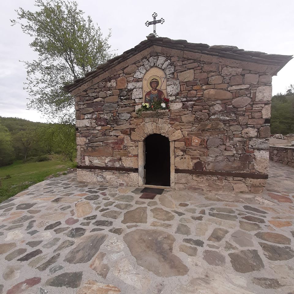 Доброволци и дарители възстановиха вековен храм в благоевградското село Габрово