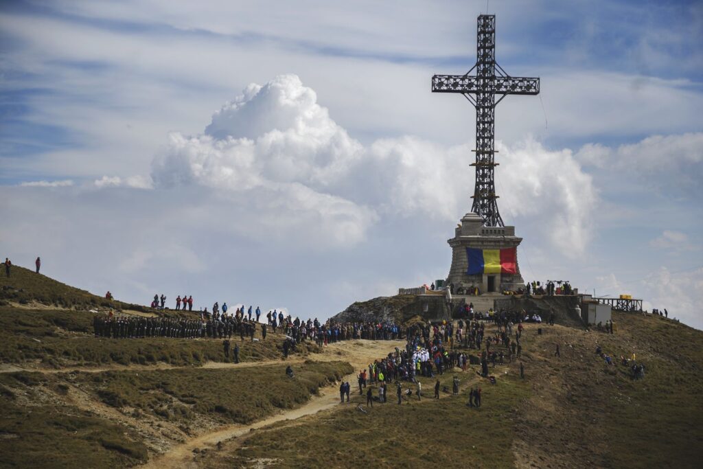 Se împlinesc 92 de ani de la inaugurarea Crucii de pe Caraiman