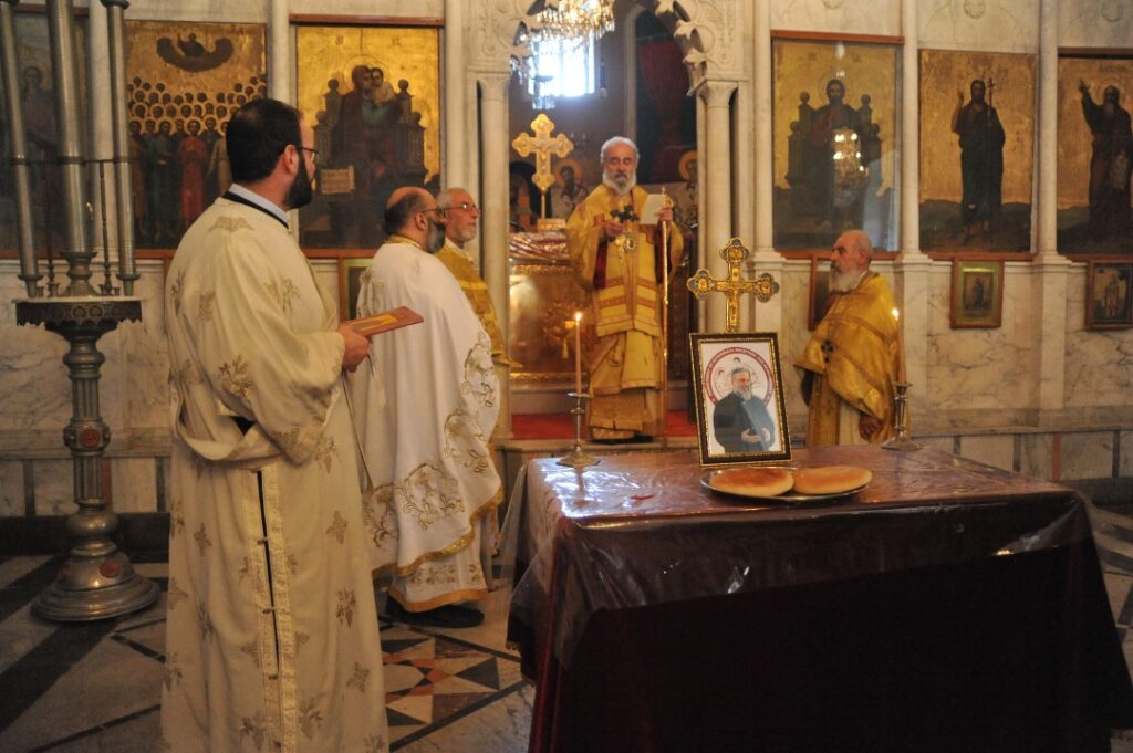 قداس إلهي وصلاة التريصاجيون عن راحة نفس الأرشمندريت ألكسي شحادة