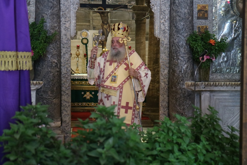 Πώς σχετίζεται η Εκατονταπυλιανή με την Ύψωση του Τιμίου Σταυρού