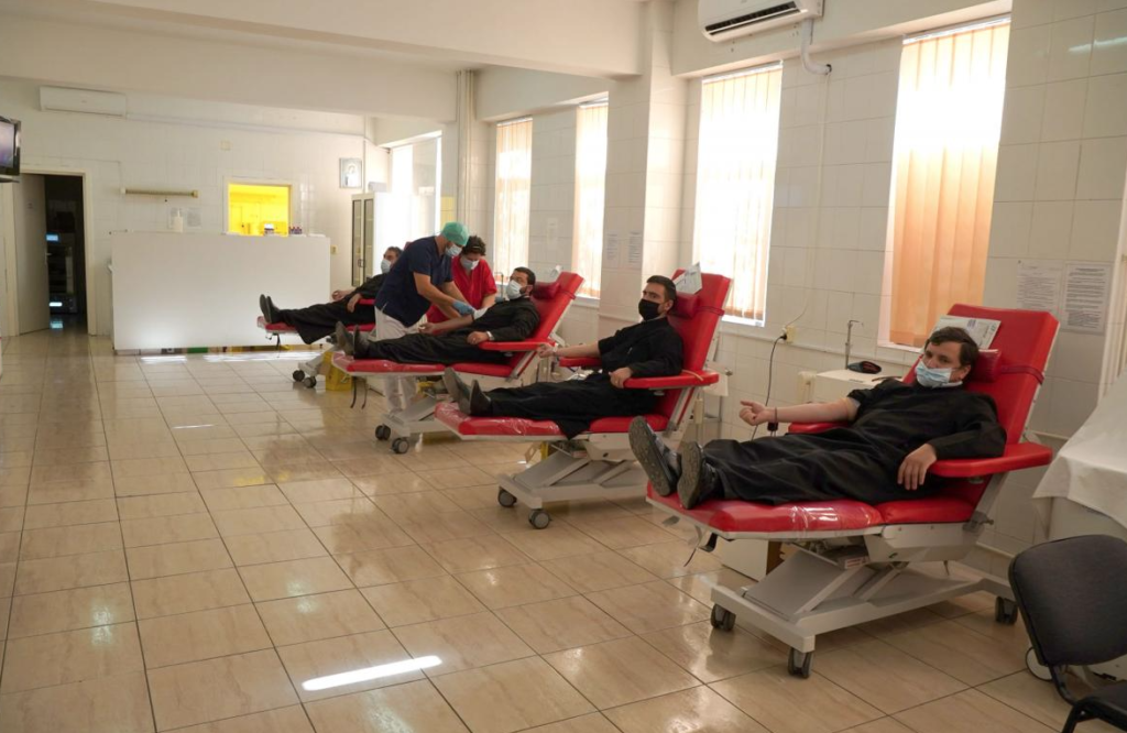 Credincioşi din Protopopiatul Nicoreşti au donat sânge la Galaţi