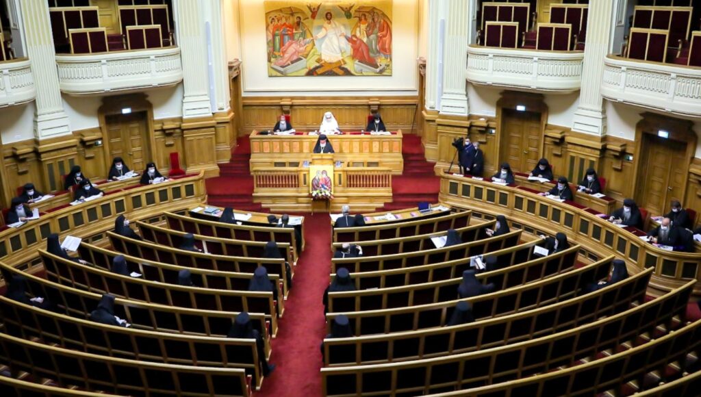 Membrii Sfântului Sinod discută despre „Pastoraţia familiei azi”