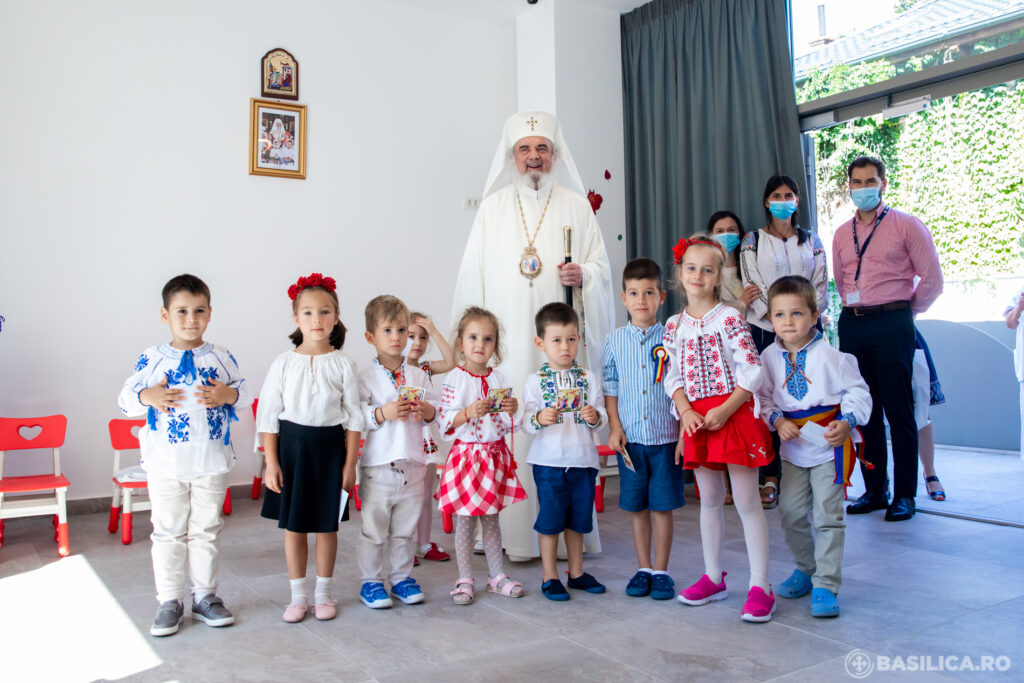 Romanian Patriarch tours new Church-run nursery school in Bucharest