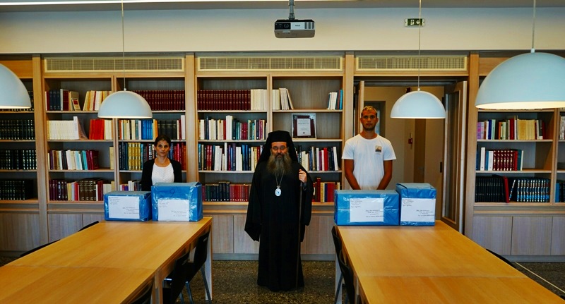 Εγκυκλοπαίδειες και βιβλία για τα σχολεία του Καστελορίζου